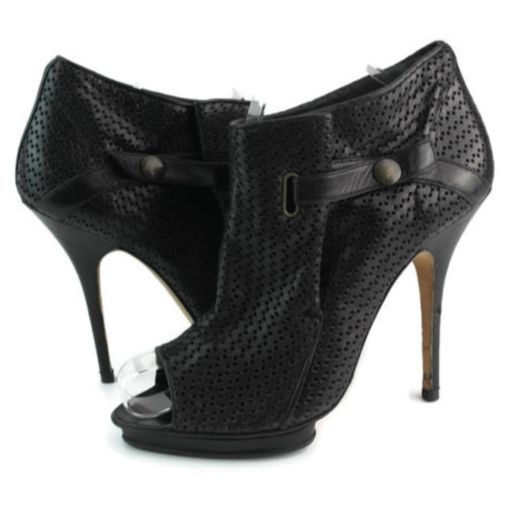 Max Kibardin Women/s Black Closed Pumps Size EU 39